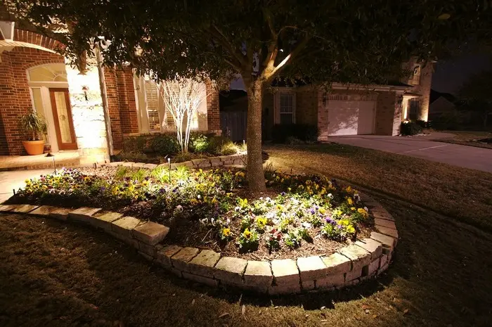 Как организовать подсветку клумб?