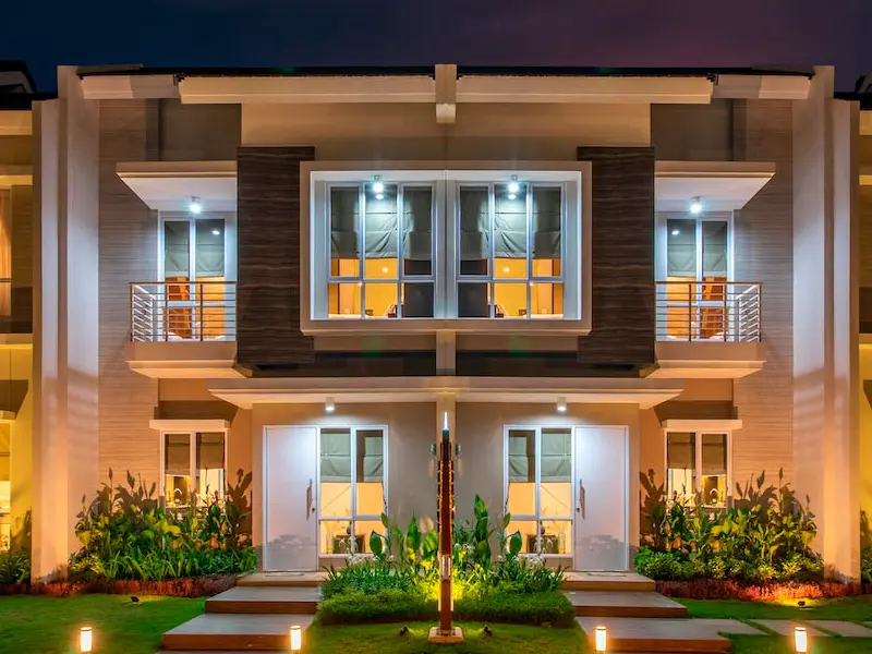 Уличные потолочные светильники: виды и особенности