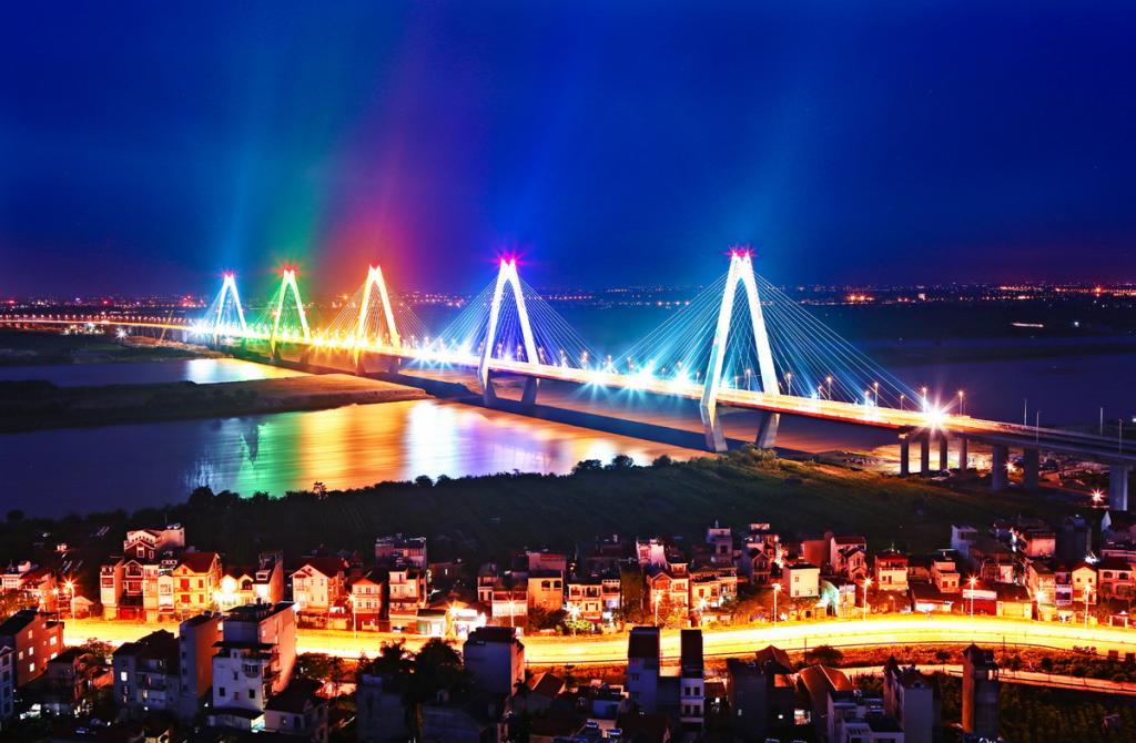 RGB-освещение моста в Ханое