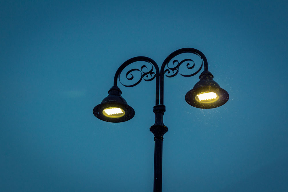 Как подключить уличный фонарь?