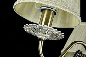 Подвесная люстра Maytoni Battista ARM011-03-R