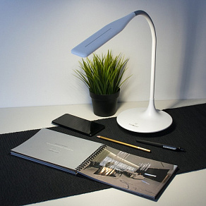 Настольная лампа офисная Eurosvet Urban 80422/1 белый 5W