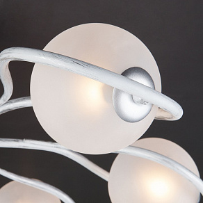 Люстра на штанге Eurosvet Camomile 70089/6 белый с серебром