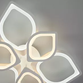 Потолочная люстра Eurosvet Garden 90228/6 белый