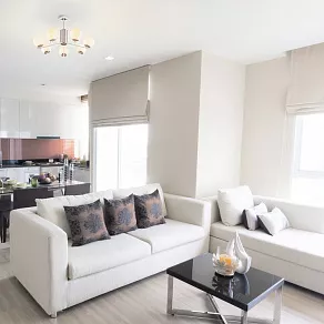 Люстра на штанге Eurosvet Lucas 70092/7 белый